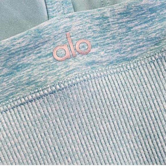 ALO Yoga leggings & Bra Set EUC SM - Picture 3 of 6